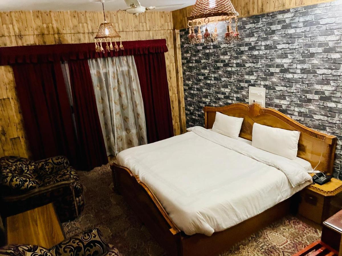 Hotel International Srinagar 외부 사진