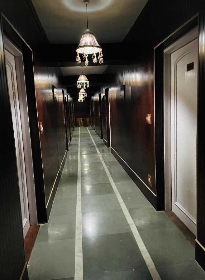 Hotel International Srinagar 외부 사진