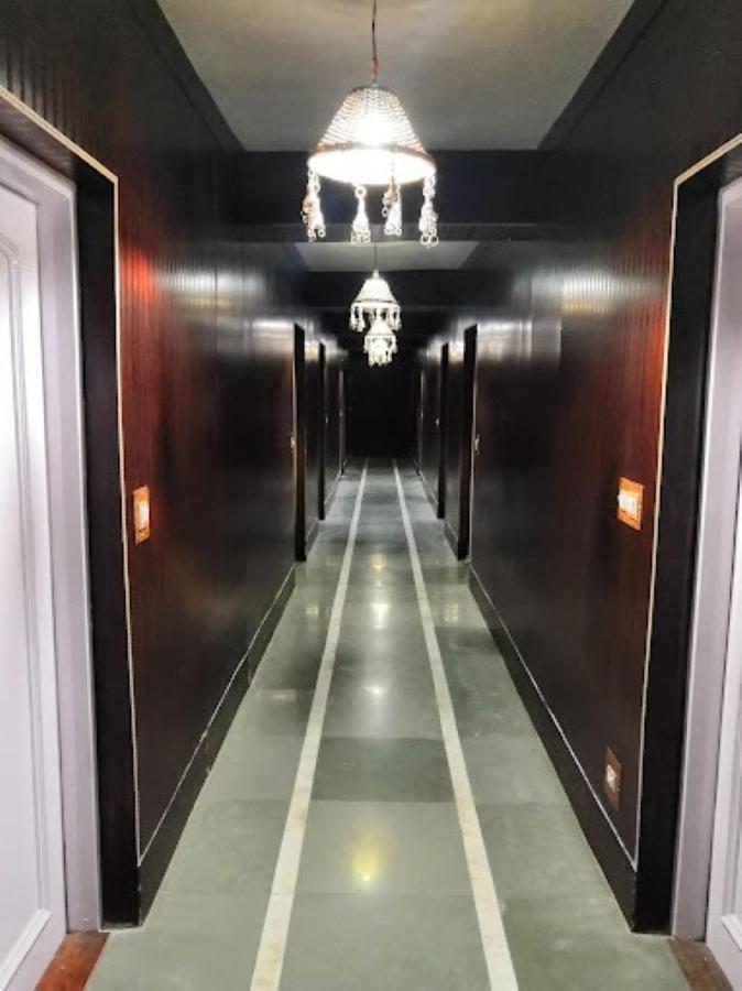 Hotel International Srinagar 외부 사진