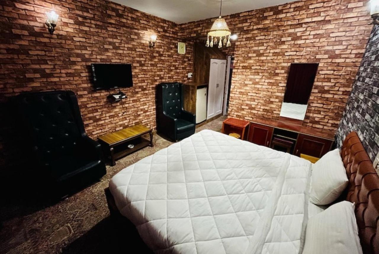 Hotel International Srinagar 외부 사진