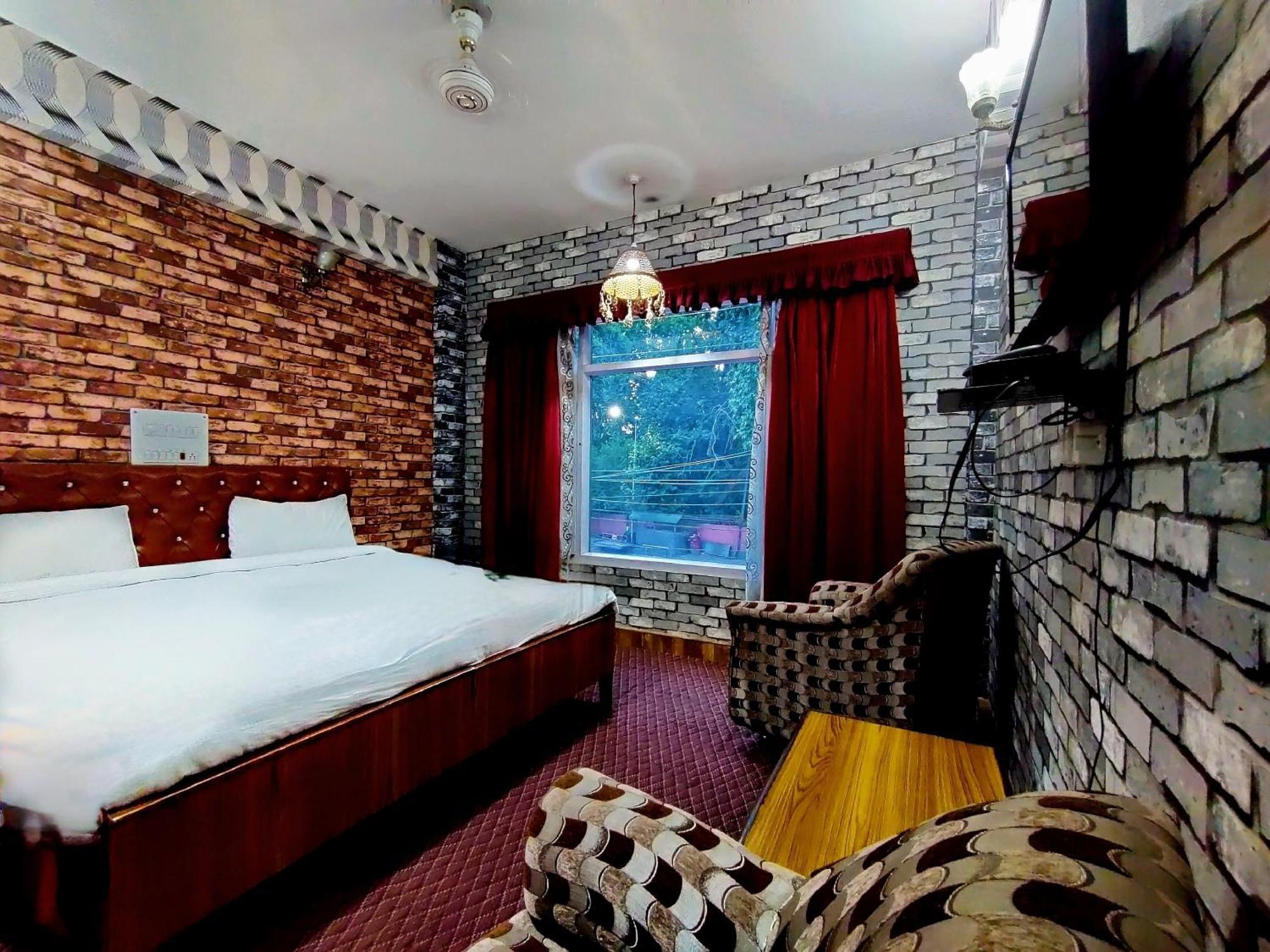 Hotel International Srinagar 외부 사진