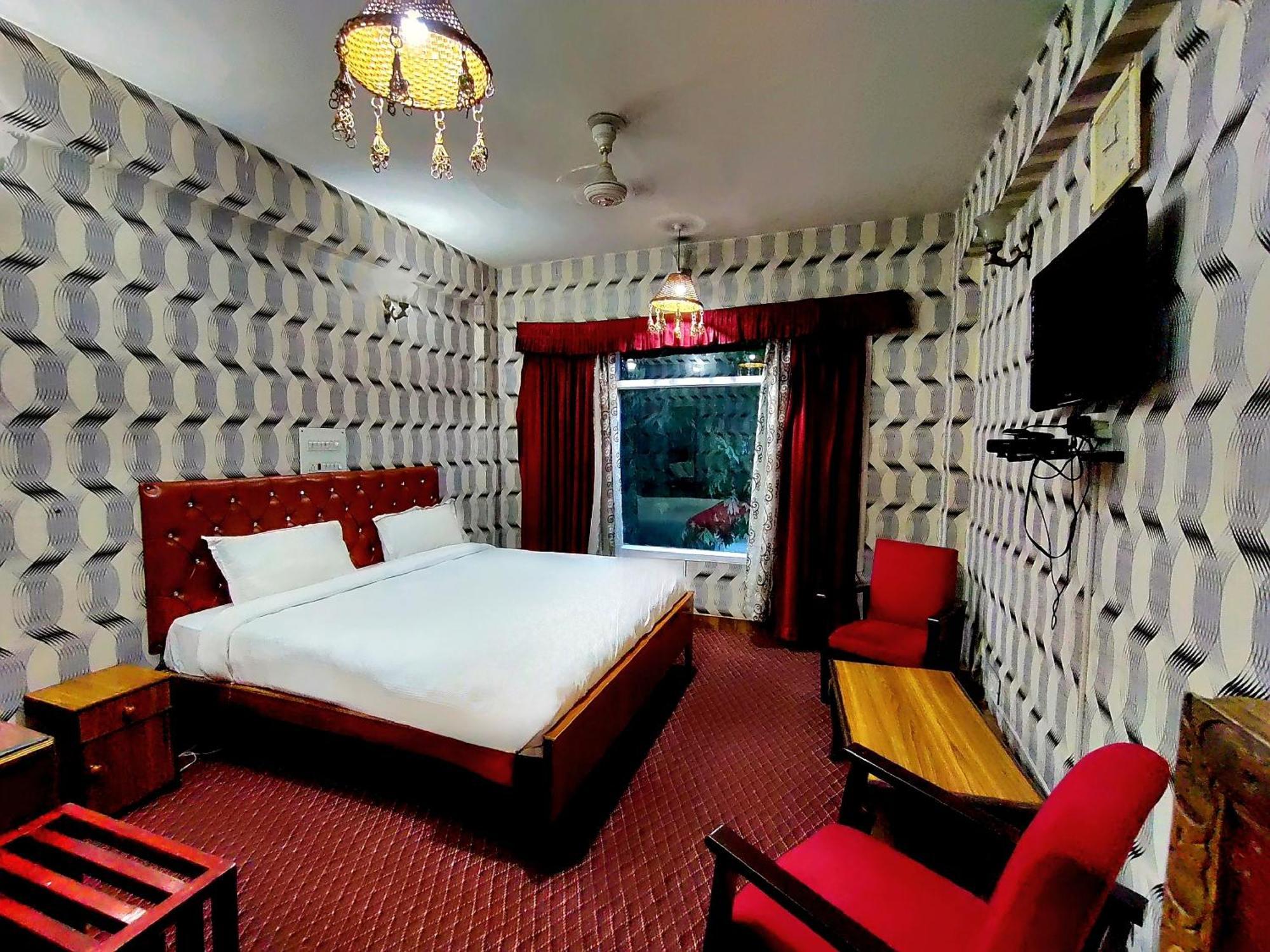 Hotel International Srinagar 외부 사진
