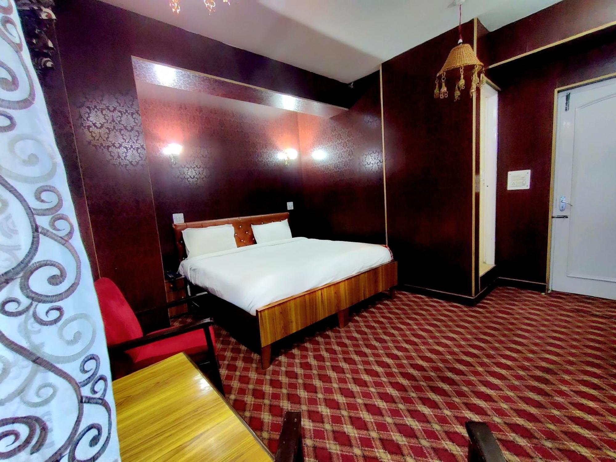 Hotel International Srinagar 외부 사진